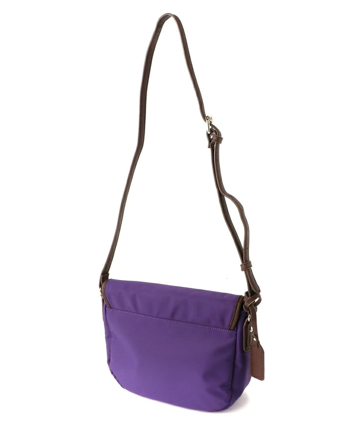 ナイロンショルダーバッグ cathie ferrari(キャティフェラーリ)