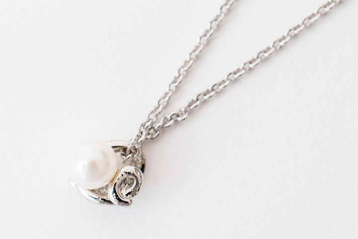 Freshwater pearl pendant YUKIKO HANAI