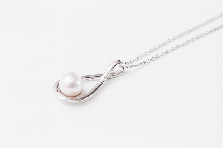 Akoya pearl drop-shaped design pendant YUKIKO HANAI