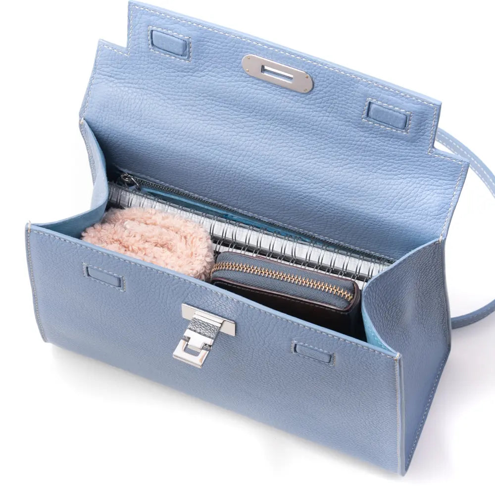 イタリア製 ROSE BLUE BELL Buti 本革ハンドバッグ ブルー 内部 使用例